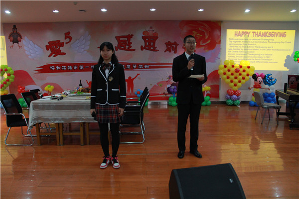 標(biāo)題：【愛(ài)的五次方—感恩前行】呼市一中2017年國(guó)際部感恩節(jié)活動(dòng)
瀏覽次數(shù)：636
發(fā)表時(shí)間：2017-11-07