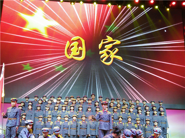 標(biāo)題:【逐夢炫彩年華 共遠(yuǎn)斑斕青春】呼市一中2017年元旦藝術(shù)節(jié)展演
瀏覽次數(shù):600
發(fā)表時(shí)間:2017-03-24