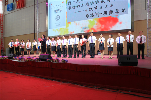 標(biāo)題：【綻放青春，聚力興華】呼市一中2017屆高三年級(jí)畢業(yè)典禮
瀏覽次數(shù)：625
發(fā)表時(shí)間：2017-06-04