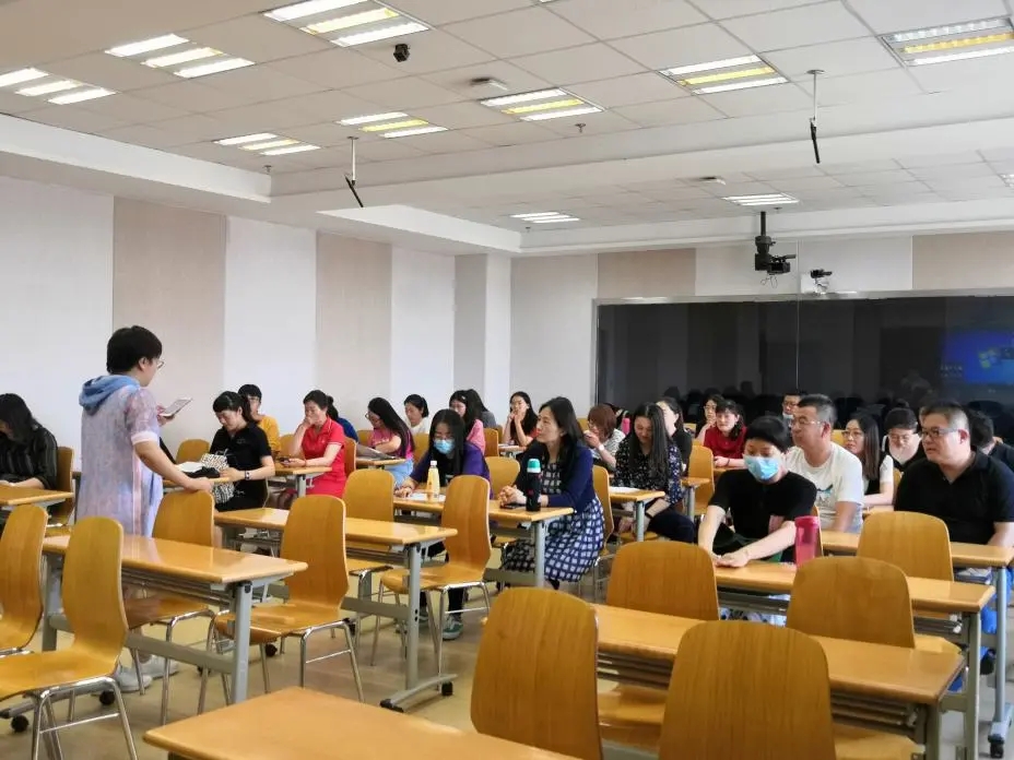 標(biāo)題：學(xué)科建設(shè) | 高效復(fù)習(xí)，精準(zhǔn)備考 —— 呼市一中英語高二一輪復(fù)習(xí)示范課教研活動
瀏覽次數(shù)：669
發(fā)表時(shí)間：2020-07-01