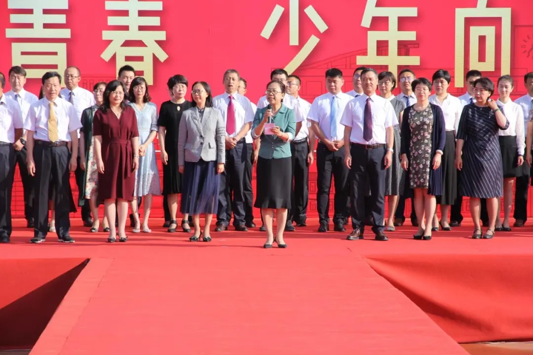 標題：后浪正青春 少年向遠方 | 呼和浩特市第一中學(xué)2020屆高中畢業(yè)典禮特輯
瀏覽次數(shù)：681
發(fā)表時間：2020-07-01