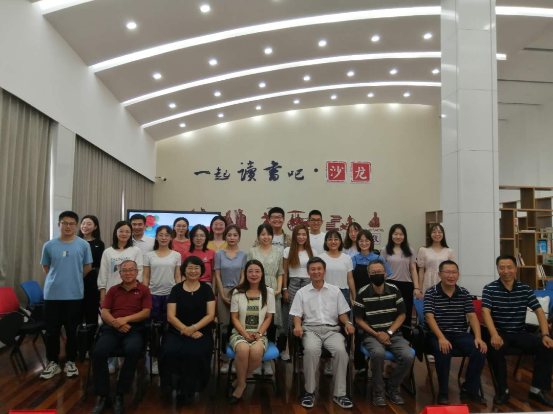 標(biāo)題：火紅榴花照眼明，枝間時(shí)見(jiàn)子初成 ▏2020入職教師總結(jié)匯報(bào)會(huì)
瀏覽次數(shù)：602
發(fā)表時(shí)間：2020-08-24