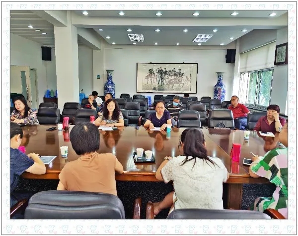 標(biāo)題：【破浪迎晨曦，聚將戰(zhàn)沙場(chǎng)】呼市一中備課組長(zhǎng)述職暨培訓(xùn)會(huì)議（下）
瀏覽次數(shù)：719
發(fā)表時(shí)間：2020-08-27