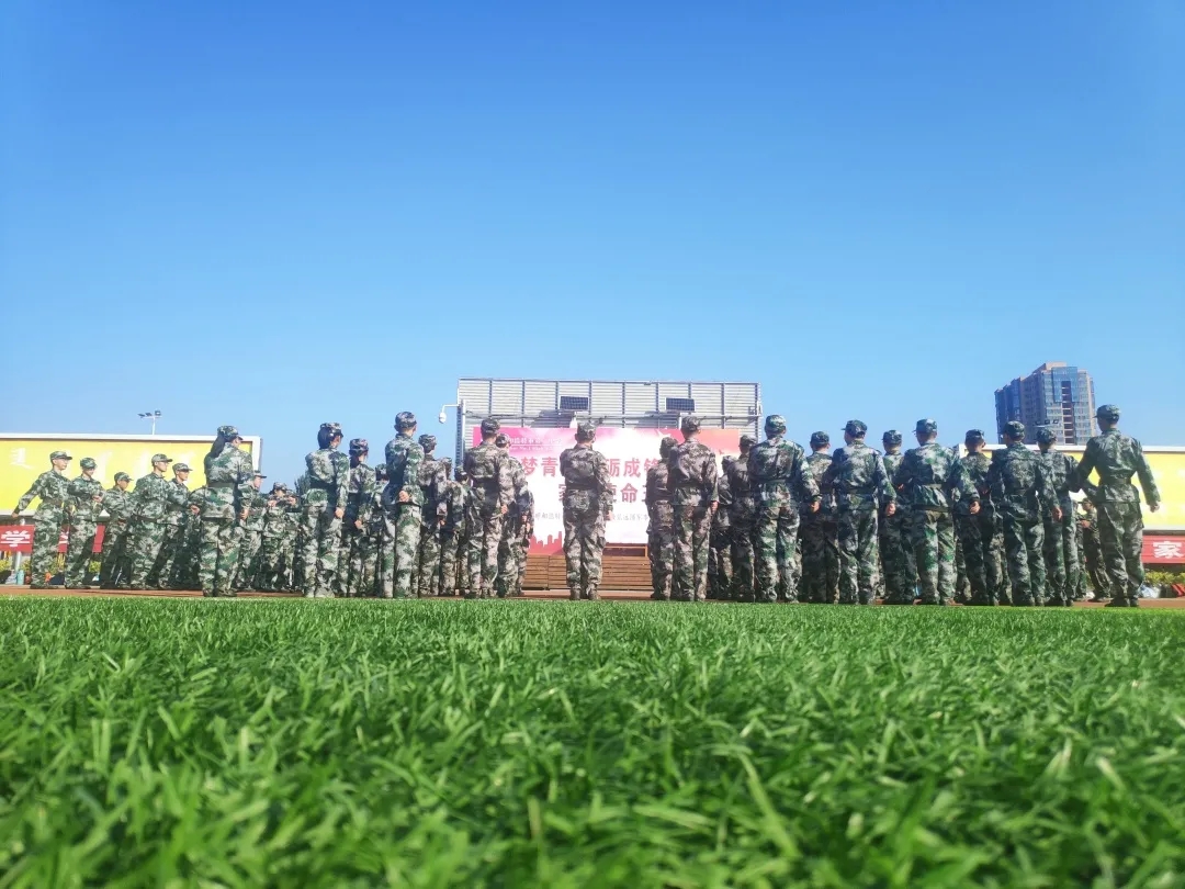 標(biāo)題：烈日“煉”萌新，汗水“淬”青春 | 軍事社會實踐進(jìn)行時（一）
瀏覽次數(shù)：668
發(fā)表時間：2020-08-27