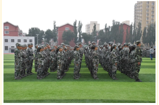 標(biāo)題：烈日“煉”萌新，汗水“淬”青春 | 呼和浩特市第一中學(xué)弘遠(yuǎn)部新生軍訓(xùn)總結(jié)暨表彰大會
瀏覽次數(shù)：601
發(fā)表時間：2020-09-03