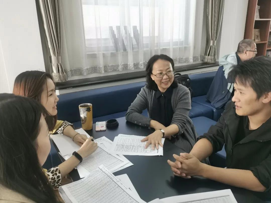 標(biāo)題：有的放矢 乘風(fēng)破浪 | 2018級(jí)高三第一次月考成績(jī)分析會(huì)
瀏覽次數(shù)：665
發(fā)表時(shí)間：2020-09-27