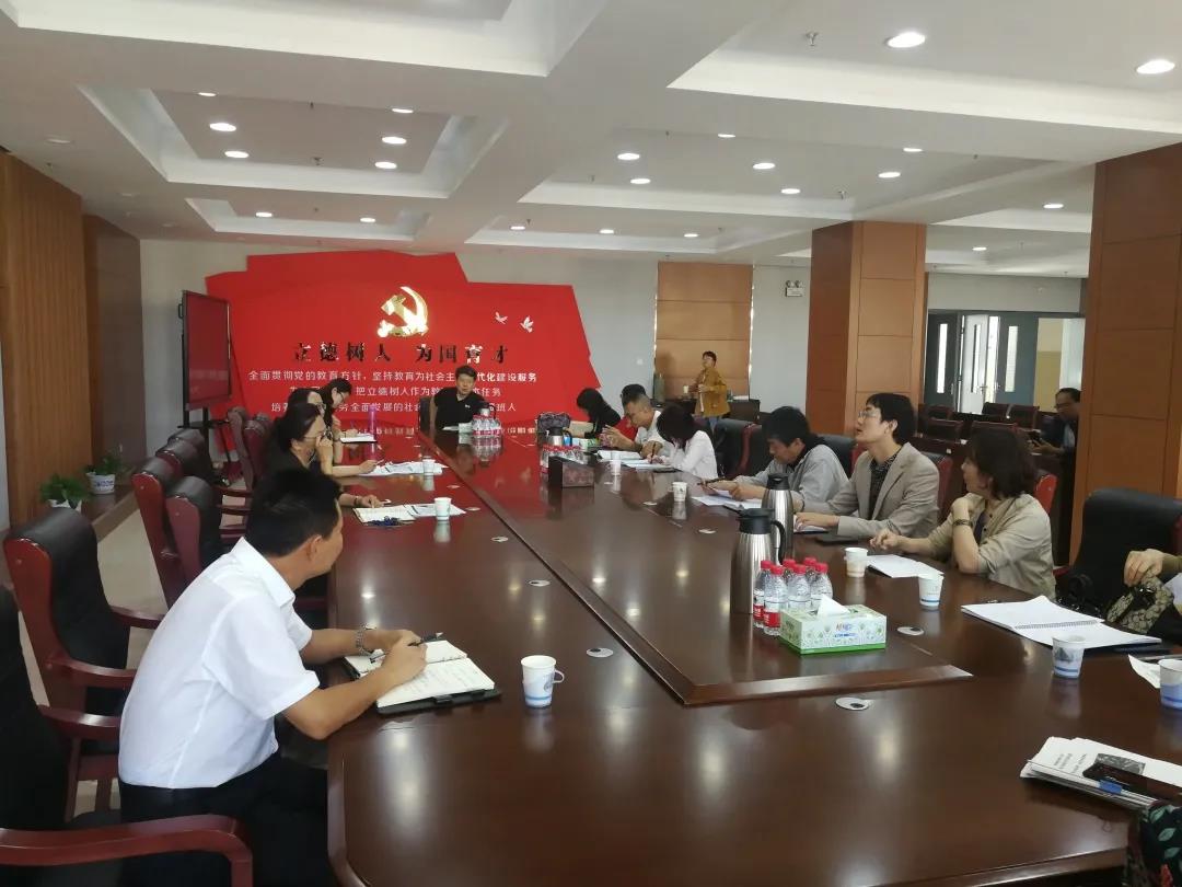 標(biāo)題：若臨秋水，如沐春風(fēng) | 呼和浩特市第一中學(xué)高三視導(dǎo)工作成功開展
瀏覽次數(shù)：672
發(fā)表時間：2020-09-27