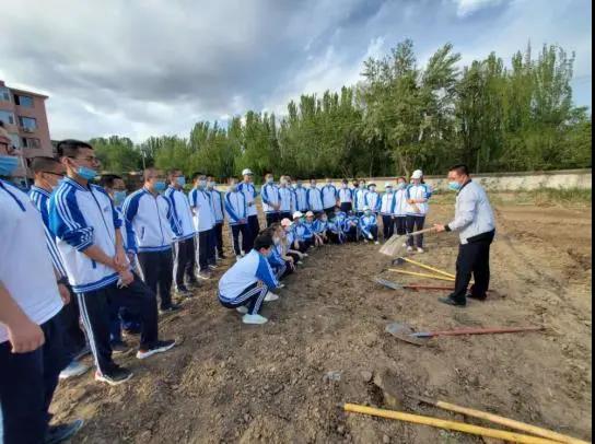 標(biāo)題：實(shí)踐育人，知行合一 | 呼和浩特市第一中學(xué)勞動實(shí)踐課程分享活動
瀏覽次數(shù)：943
發(fā)表時(shí)間：2020-10-31