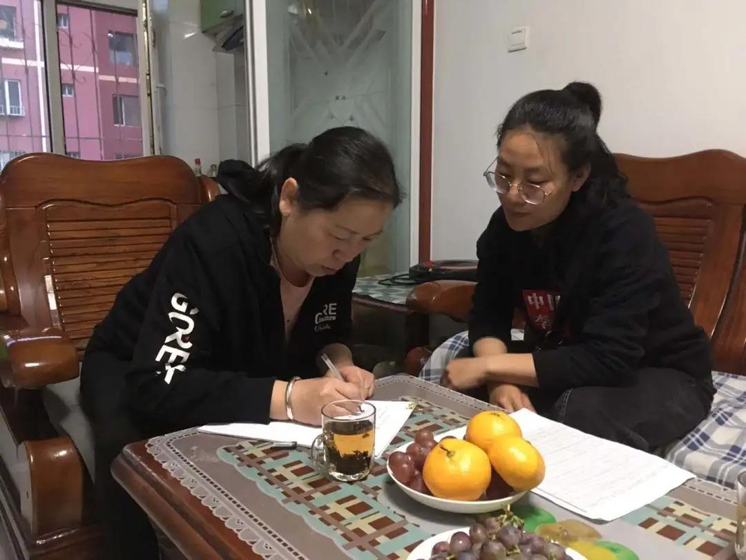 標(biāo)題：守初心為黨育人 擔(dān)使命為國育才 | 呼市一中開展“家校共育、共助成長”主題家訪活動
瀏覽次數(shù)：862
發(fā)表時(shí)間：2020-11-09