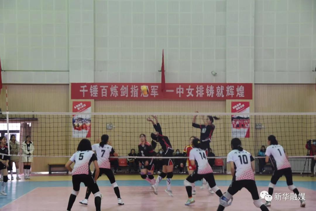 標(biāo)題：國(guó)手出戰(zhàn)，激情開(kāi)打！全國(guó)9所大學(xué)在呼市一中上演“奪冠”
瀏覽次數(shù)：1093
發(fā)表時(shí)間：2020-12-05