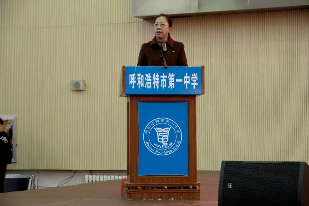 標(biāo)題：段考發(fā)聲，砥礪奮進(jìn)；腳踏實地，未來可期—— 呼市一中擎華部舉辦段考反思系列活動
瀏覽次數(shù)：1121
發(fā)表時間：2020-12-05