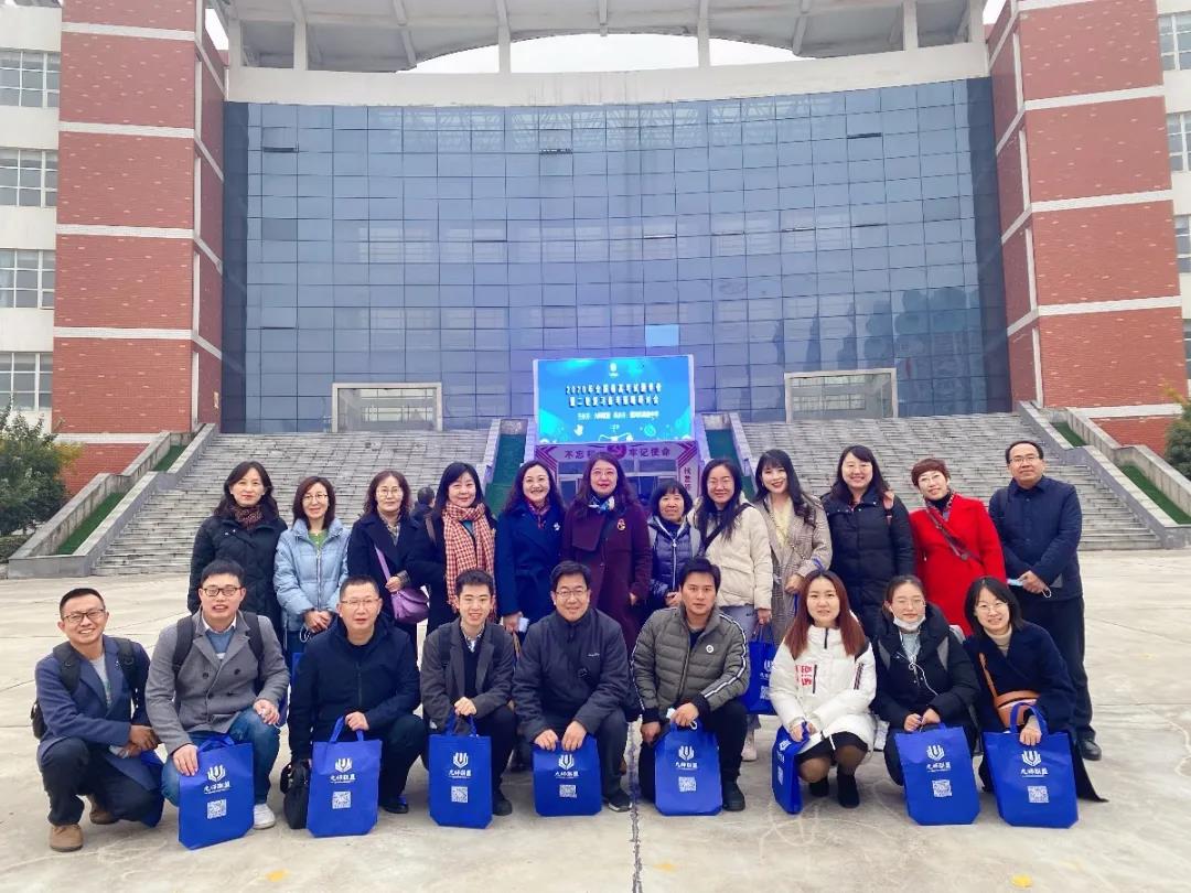 標(biāo)題：借他山之石，納百家之長——呼市一中教師赴河南參加2020年 高考試題評價暨二輪復(fù)習(xí)備考策略研討會
瀏覽次數(shù)：1111
發(fā)表時間：2020-12-12