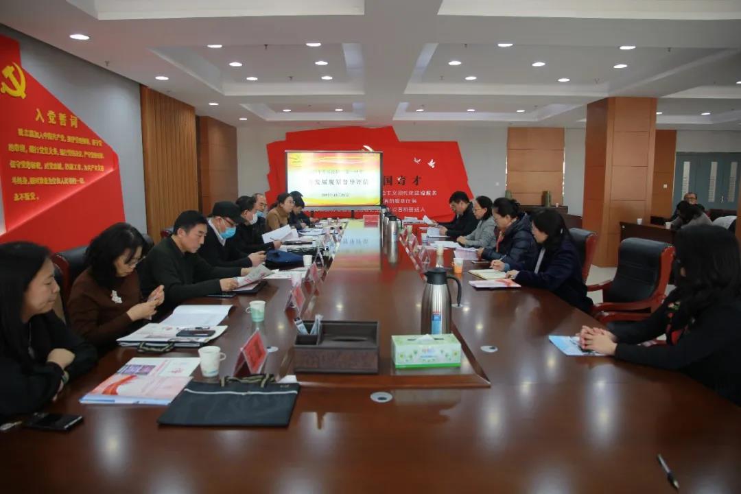 標題：不忘立德樹人初心，牢記為黨育人為國育才使命，書寫呼市一中高質(zhì)量發(fā)展新篇章 ——呼市一中三年發(fā)展規(guī)劃督導(dǎo)檢查
瀏覽次數(shù)：1125
發(fā)表時間：2020-12-29