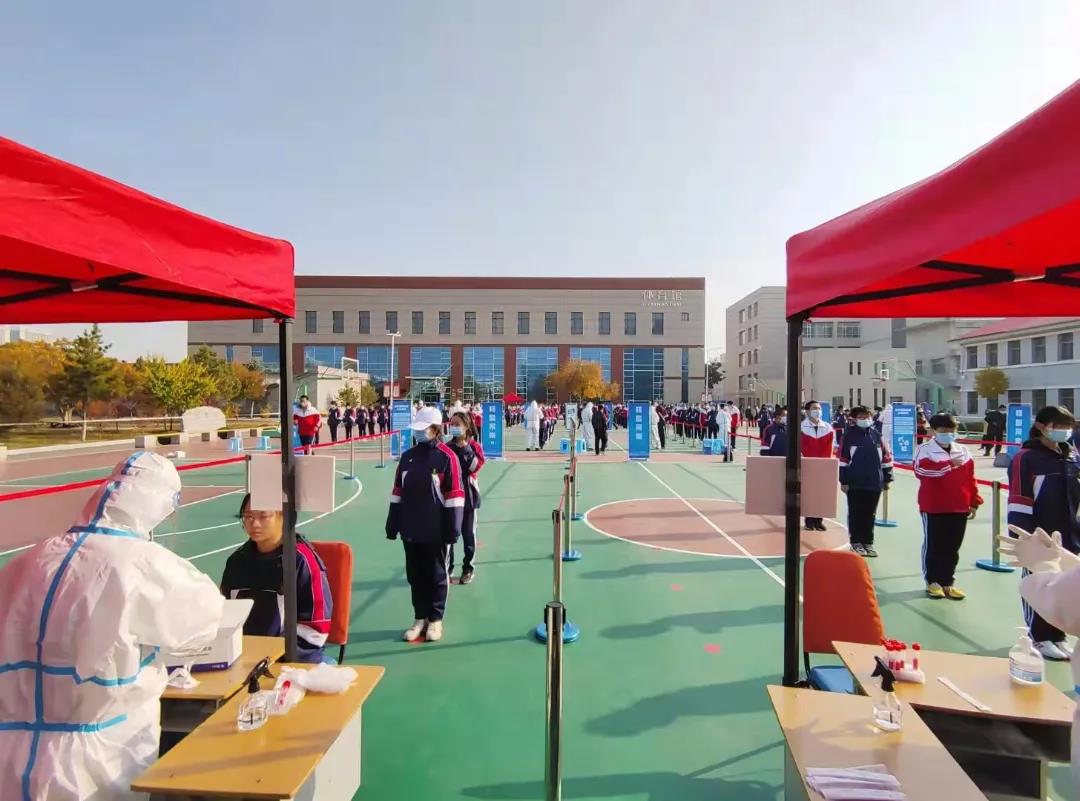 標(biāo)題：呼市一中順利完成全體師生二次核酸檢測(cè)
瀏覽次數(shù)：1749
發(fā)表時(shí)間：2021-11-02