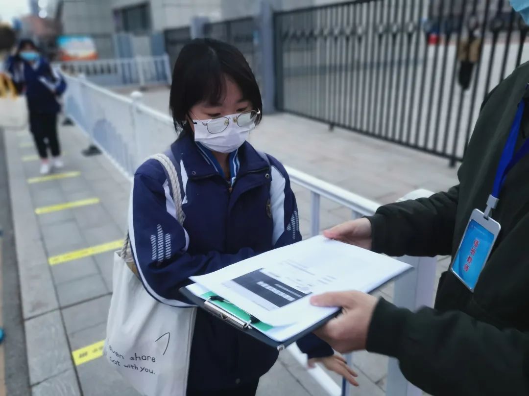 標(biāo)題：春風(fēng)十里不如一中有你，奮進(jìn)青春奔赴最好未來 ——我們復(fù)課啦！
瀏覽次數(shù)：2141
發(fā)表時(shí)間：2022-04-04