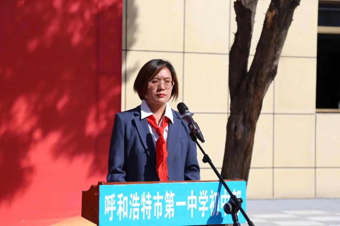 標(biāo)題：喜迎二十大，強國復(fù)興有我—呼和浩特市第一中學(xué)初中部開學(xué)典禮
瀏覽次數(shù)：3098
發(fā)表時間：2022-09-01