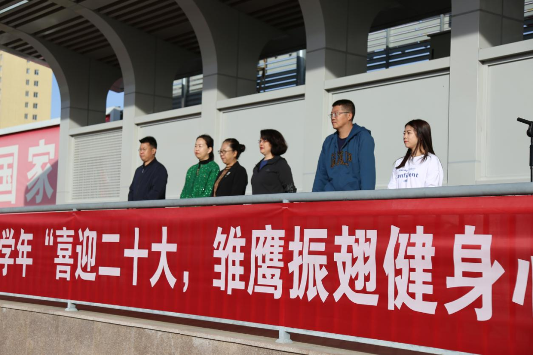 標題：“初”心如磐 奮楫篤行——呼市一中初中部舉辦秋季運動會
瀏覽次數(shù)：7598
發(fā)表時間：2022-09-26